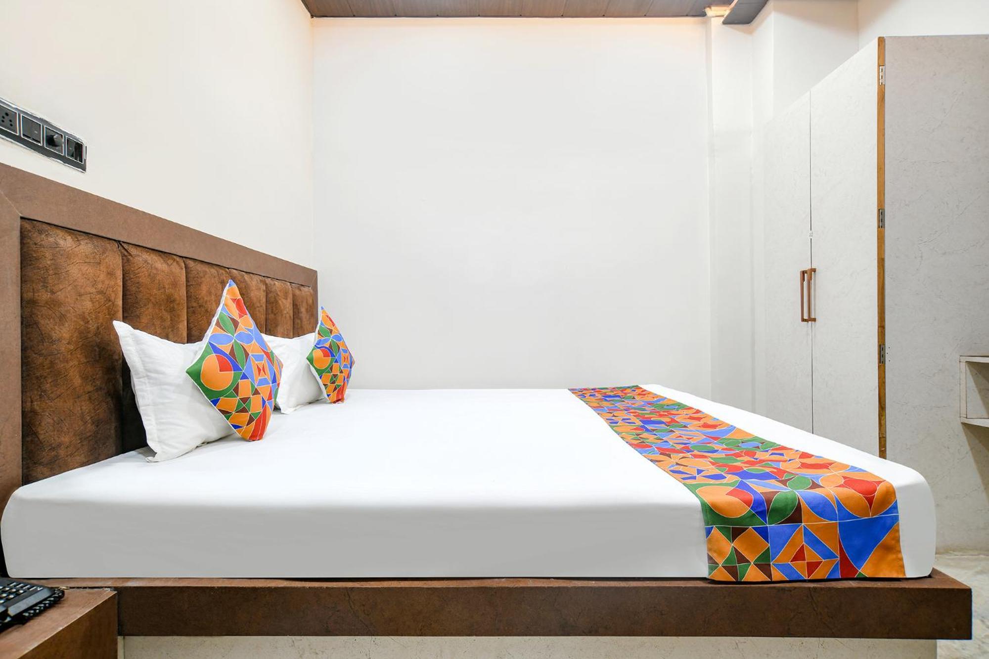 Fabhotel Shiva Grand Ujaim Exterior foto